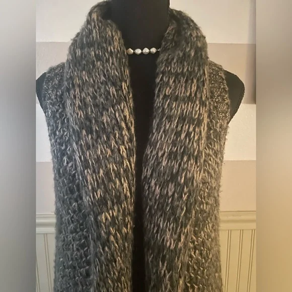 Escio Sleeveless Sweater Vest Small – Mixed Neutral Tone Knit with Fringe - Picture 13 of 13